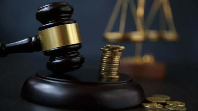 مسؤولون ومروجون سابقون من FTX لدفع 1.35 مليون دولار في صفقة تسوية قضائية