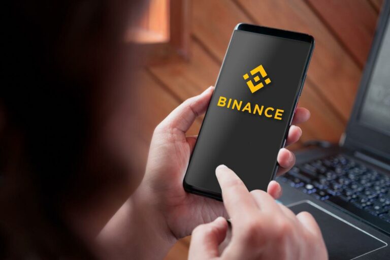 بورصة بينانس وتنفيذيها الأمريكي المحتجز
