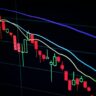 كيف تُقرأ مؤشرات الاتجاه في سوق العملات الرقمية: دليل منهجي